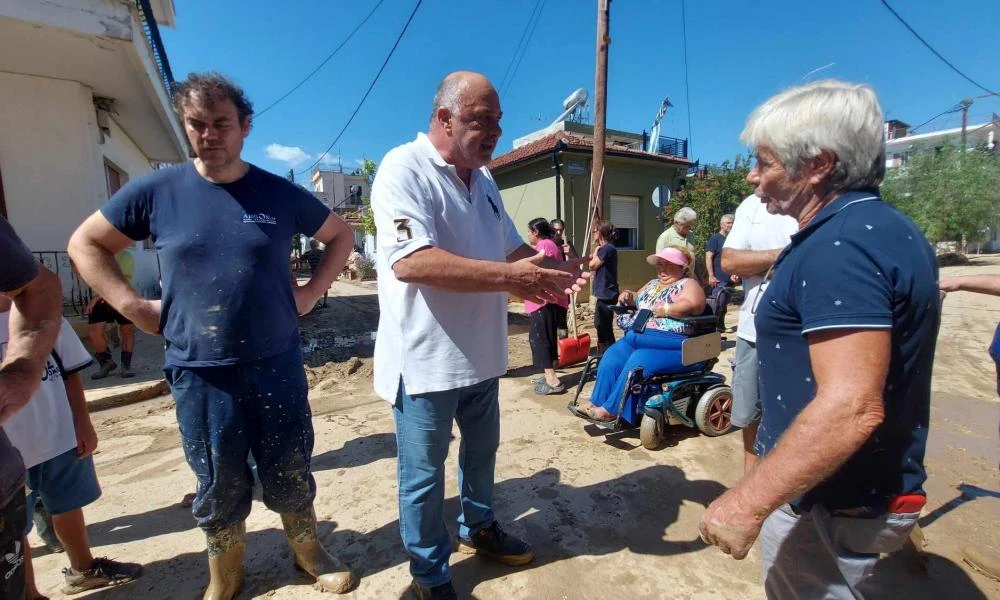 Χαμός στο Βόλο! Ο Μπέος έπεσε πάνω σε εθελοντές της ΚΝΕ και εξαγριωμένους κατοίκους-"Μαλ... χοντρέ" (βίντεο)